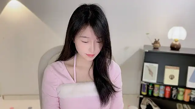 Onechestnut online show from December 21, 2025, 12:51 pm