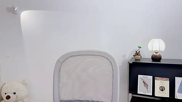 Onechestnut online show from November 16, 2025, 6:18 am