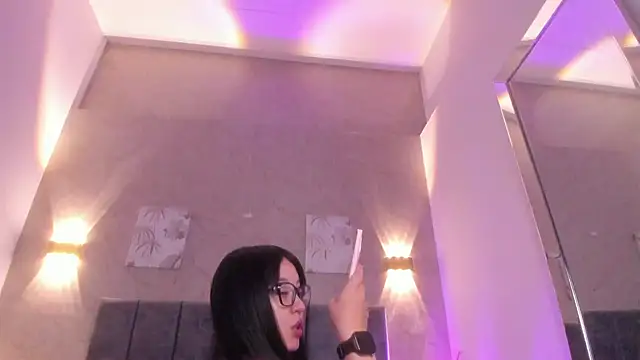 Lunaa bellaa online show from April 13, 2026, 7:51 pm