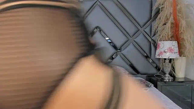 Milan LewisS online show from November 7, 2025, 11:48 am