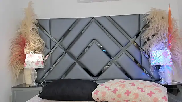 Milan LewisS online show from November 5, 2025, 11:57 am