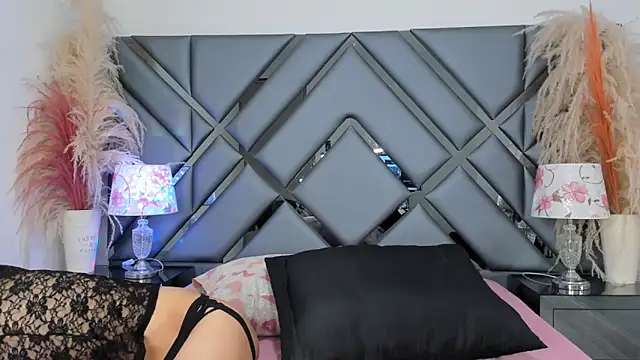 Milan LewisS online show from November 8, 2025, 12:09 pm