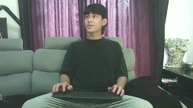 Snapshot of Michael_blue chatting on May 13, 2026, 7:10 pm Michael blue online show from May 13, 2026, 7:10 pm