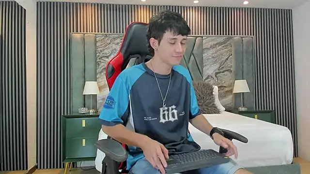 Michael blue online show from October 3, 2025, 7:48 pm