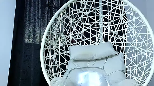 cuteeimy online show from November 12, 2025, 6:56 pm