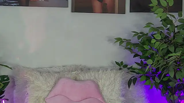 AlysonHuxley  online show from April 3, 2026, 6:36 pm