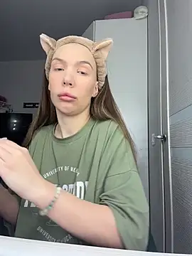 Snapshot of AlysonHuxley_ chatting on February 23, 2026, 2:02 am AlysonHuxley online show from February 23, 2026, 2:02 am