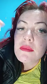 carolinhe  online show from December 3, 2025, 4:24 am