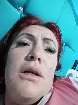 carolinhe  online show from November 29, 2025, 4:45 am