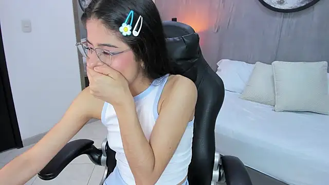 carlina 15 online show from April 16, 2026, 7:25 pm