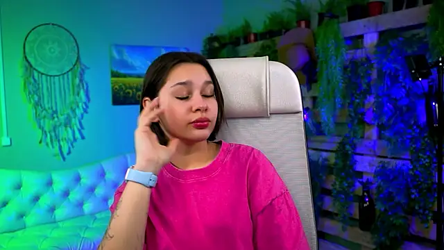 KimClarks  online show from February 19, 2026, 2:47 pm