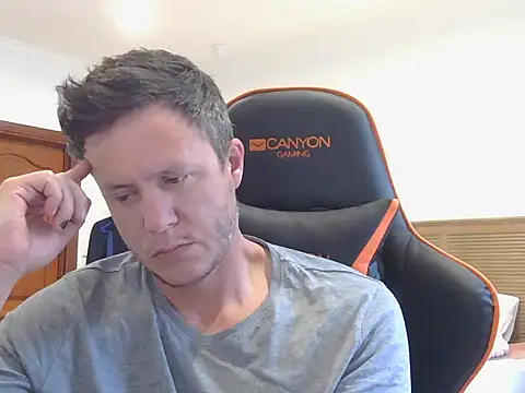 Snapshot of TroyDieselXXX chatting on September 20, 2025, 5:01 am TroyDieselXXX online show from September 20, 2025, 5:01 am