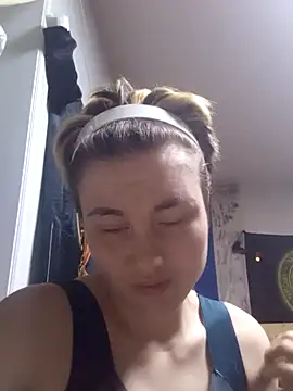 MoonIrene online show from October 29, 2025, 12:59 pm