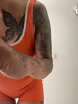 Scaarlettfox online show from April 16, 2026, 7:36 pm