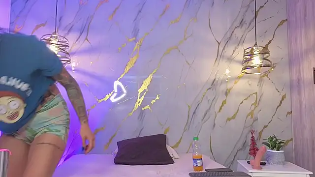 Scaarlettfox online show from February 25, 2026, 7:47 pm