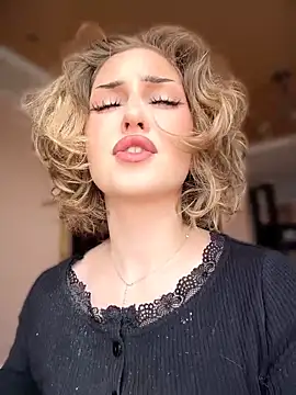 KellyKeler online show from April 10, 2026, 11:17 am