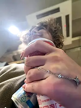 KellyKeler online show from November 26, 2025, 11:54 am