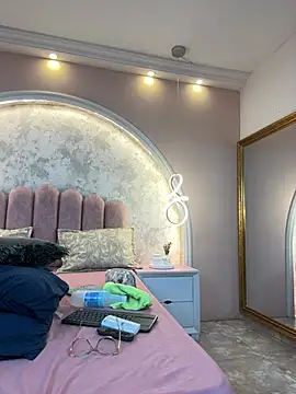 JasmineRhodes online show from April 13, 2026, 12:20 pm