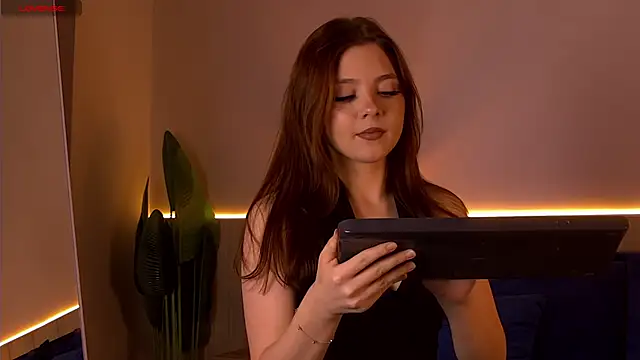 Nora  Ray online show from October 2, 2025, 3:37 pm