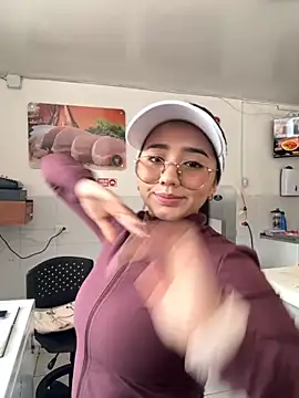 Michelle Zoe online show from September 25, 2025, 4:46 pm