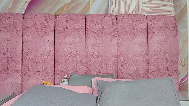 emmacurvy online show from February 28, 2026, 3:06 am