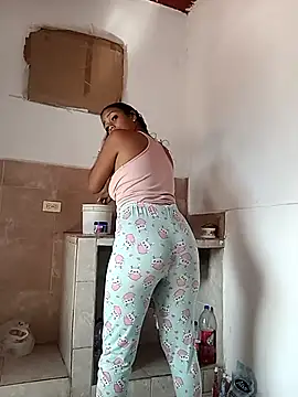 Fernanda30 online show from November 18, 2025, 2:42 pm