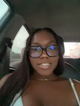 ParisSalvatore online show from December 4, 2025, 10:42 pm