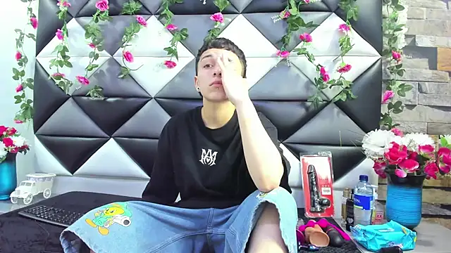 Megan Thompson  online show from September 24, 2025, 2:29 am