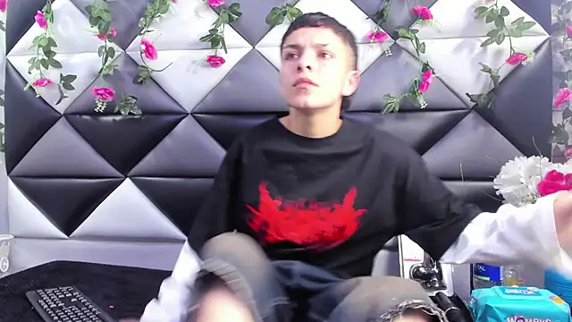 Megan Thompson  online show from September 19, 2025, 2:26 am