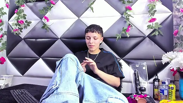 Megan Thompson  online show from October 9, 2025, 2:34 am