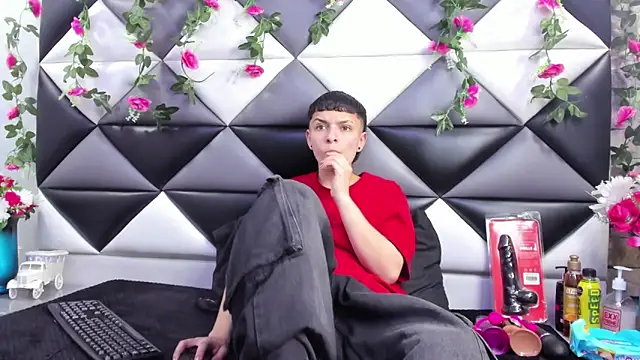 Megan Thompson  online show from September 26, 2025, 2:18 am