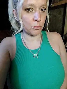 Snapshot of Bouncy-Bella28X chatting on September 29, 2025, 11:27 am Bouncy-Bella28X online show from September 29, 2025, 11:27 am