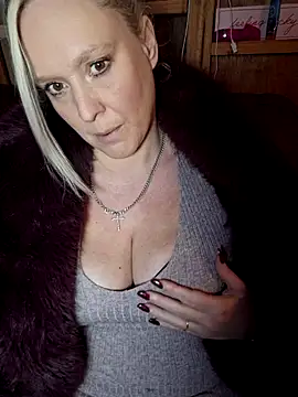 Bouncy-Bella28X online show from December 19, 2025, 12:51 pm