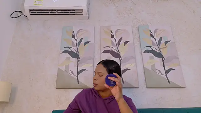 keyla mejia online show from April 7, 2026, 12:18 pm