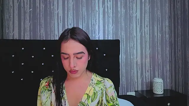 Snapshot of Alicee_Moonn chatting on June 26, 2026, 8:36 pm Alicee Moonn online show from June 26, 2026, 8:36 pm