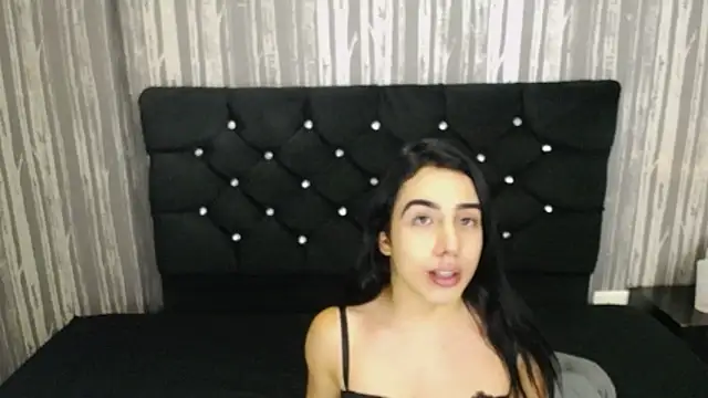 Snapshot of Alicee_Moonn chatting on July 7, 2026, 10:35 pm Alicee Moonn online show from July 7, 2026, 10:35 pm