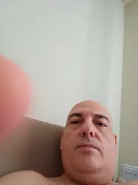 Snapshot of reallove78 chatting on November 4, 2025, 9:35 am reallove78 online show from November 4, 2025, 9:35 am