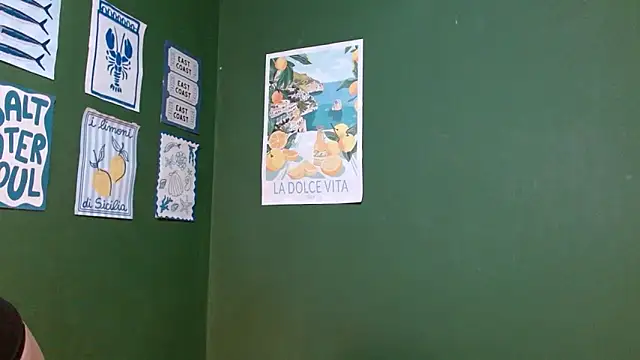 Roxiehood online show from November 24, 2025, 1:27 am