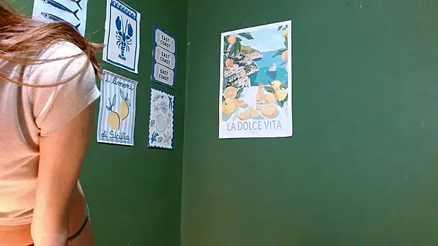 Roxiehood online show from October 20, 2025, 2:13 am