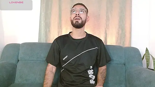 Snapshot of ReyPablo1 chatting on October 3, 2025, 10:00 pm ReyPablo1 online show from October 3, 2025, 10:00 pm