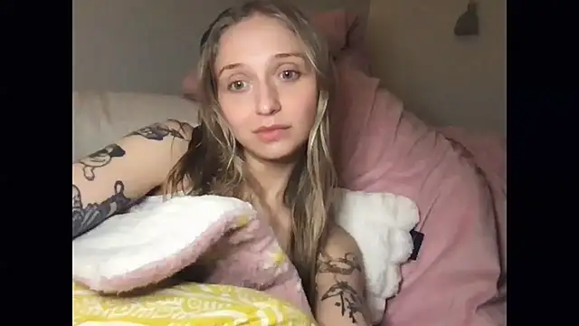 Snapshot of rose_puzzy69 chatting on February 25, 2026, 6:24 am rose puzzy69 online show from February 25, 2026, 6:24 am