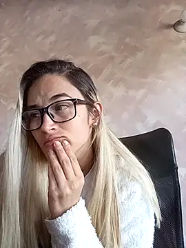 Snapshot of Mariam_Arango chatting on October 6, 2025, 9:26 pm Mariam Arango online show from October 6, 2025, 9:26 pm