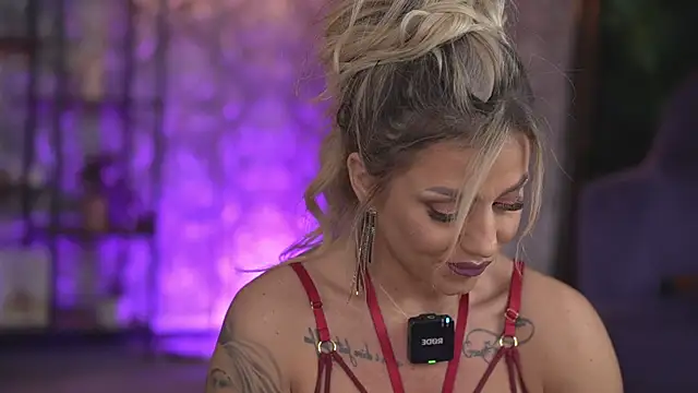 AlmaVelia online show from September 19, 2025, 7:07 pm