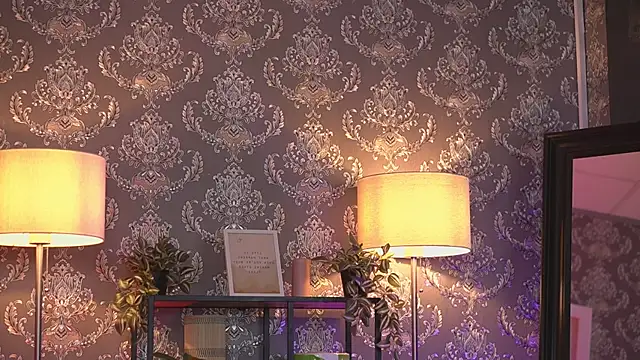 AlmaVelia online show from September 16, 2025, 7:04 pm