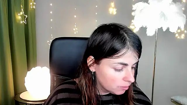 MartaEdams online show from December 23, 2025, 6:12 am