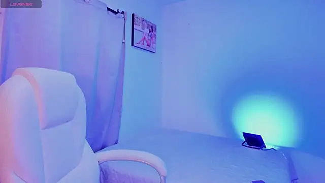 SelenaStonne online show from April 9, 2026, 7:09 pm