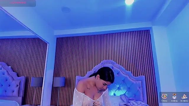 SelenaStonne online show from December 4, 2025, 8:52 pm