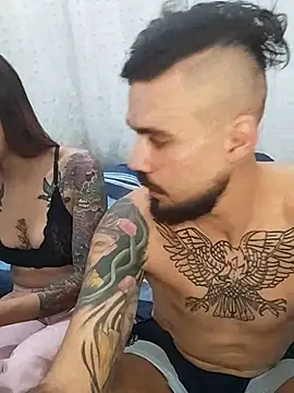 parejajuguetona420 online show from April 23, 2026, 11:39 pm