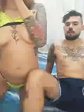 parejajuguetona420 online show from April 26, 2026, 2:42 am