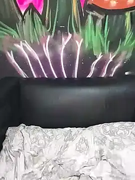 parejajuguetona420 online show from April 28, 2026, 11:20 pm